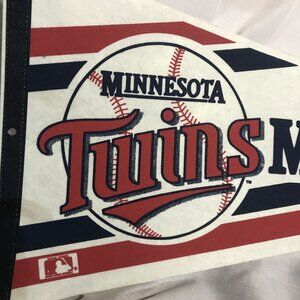 Vintage 1980 Minnesota Twins MLB Felt Pennant 30 x 12 Mancave Baseball